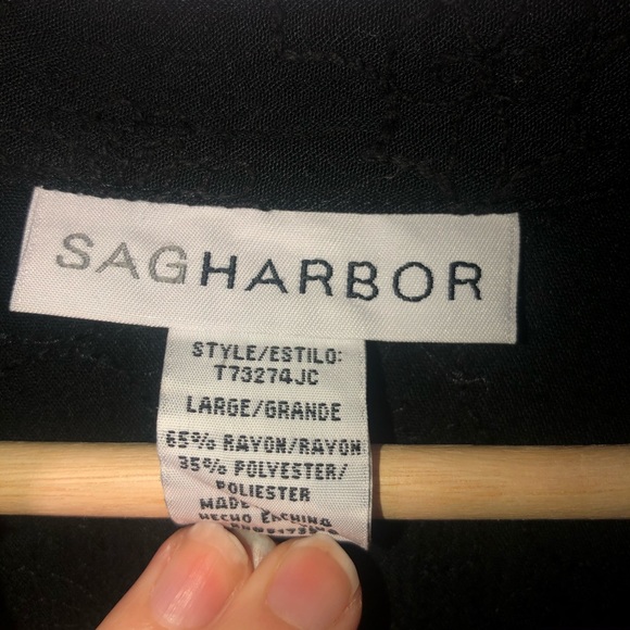 Sag Harbor Black Top w/ Floral Stitching Design - Picture 4 of 4